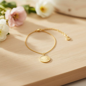 Pulsera con Dije de Moneda en Tono Dorado Angelina, Cadena Ajustable, Joyería Clásica para Mujer, Uso Diario - Product Image 2