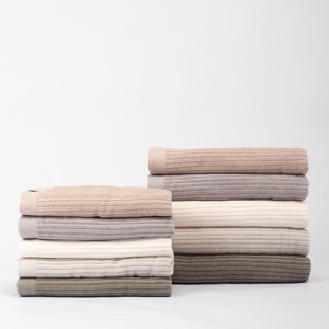 Juego de Toallas de Algodón Santini de 2 Piezas para Cara y Baño, Diseño de Rayas en Terciopelo, Suaves, Lisas y Absorbentes - Product Image 1