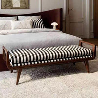 Cadre de lit rembourré en velours avec tête de lit incurvée, lit plateforme moderne avec banc en bois, mobilier de chambre à coucher de luxe