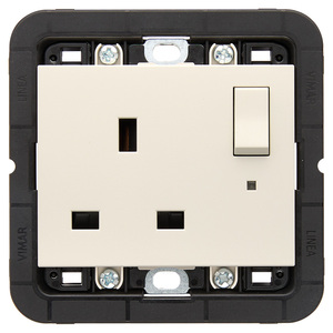 สวิตช์เต้ารับแบบอังกฤษ 2P+T 13A พร้อมสวิตช์แบบกด สีเบจ - Product Image 1