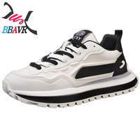 Nouvelles baskets décontractées tendance pour hommes, modèle 2026, respirantes, blanches, antidérapantes, avec semelle intérieure en PVC souple, rehaussantes, gauche et droite