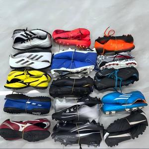 <span class=keywords><strong>Scarpe</strong></span> da Calcio all'Ingrosso: Scarpini da Calcio Usati di Marca Internazionale in Balle - Product Image 6