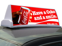 Affichage LED blanc personnalisé pour la publicité extérieure, faible consommation d'énergie, montage magnétique pour les panneaux de toit de voiture, de taxi