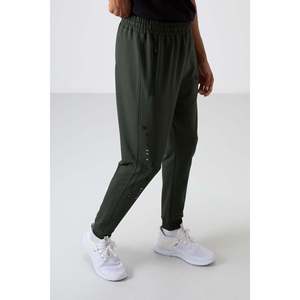 Pantalones Deportivos Color Caqui para Hombre Air Jones Rory - Pantalones Deportivos Casuales y Cómodos con Cintura Ajustable con Cordón y Bolsillos - Product Image 4