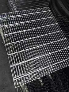 <span class=keywords><strong>Plaque</strong></span> de drainage carrée en acier inoxydable moderne, couvercle de trou d'homme invisible pour parc villa gym, grille décorative de sortie d'égout - Product Image 2