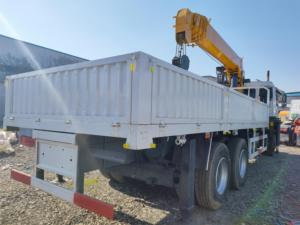 Mô hình 2025 HOWO 6x6 <span class=keywords><strong>22</strong></span> tấn Xe Tải Hạng Nặng gắn cần cẩu để hỗ trợ khai thác - Product Image 6