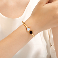 Bracelets de manchette minimaliste en acier inoxydable pour femmes, bijoux imperméables sans ternissement, noir et blanc