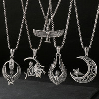 Colgante del Antiguo Egipto de Acero Inoxidable con la Diosa Isis, Luna, Estrella y Alas de Ángel en Relieve, Colgante y Collar Unisex de Estilo Retro Gótico