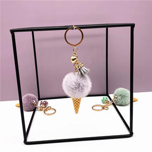 Personnalisé Designer Faux Suede Ice Cream Cone Luxe Duveteux Porte-clés Boule Peluche Porte-clés Accessoires Porte-clés Pompons - Product Image 5