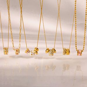 Collier à breloque géométrique en acier inoxydable plaqué or 18 carats avec strass rose pour la bénédiction et la bonne chance (vente en gros) - Product Image 4