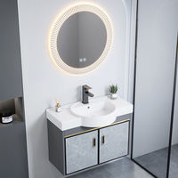 Set Meja Rias Kamar Mandi Modern Ramah Lingkungan yang Dipasang di Dinding dengan Kabinet Finishing High Gloss dan Wastafel Keramik serta Cermin Pintar untuk Kamar Tidur Villa