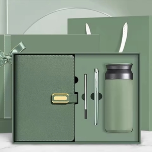 Nuove Idee Prodotto 2026: Set Regalo Aziendale con Taccuino A5, Tazza da Caffè e Souvenir per Uomini e Donne - Product Image 1