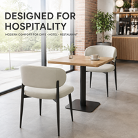 Ensemble de chaises de salle à manger à dossier incurvé en crème, pieds en métal noir, table en chêne clair pour hôtel, café, restaurant