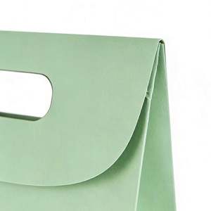 Bolsas de Papel Kraft Verde Biodegradables y Reciclables Personalizables con Asas Troqueladas para Empacar Pequeños Snacks - Product Image 3