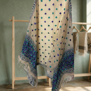 Conjuntos de Bufandas y Dupattas Tradicionales de Seda Chinon para Mujer al por Mayor con Bordado Pesado de Lentejuelas y Encaje, Estolas y Chales de Alta Calidad - Product Image 3