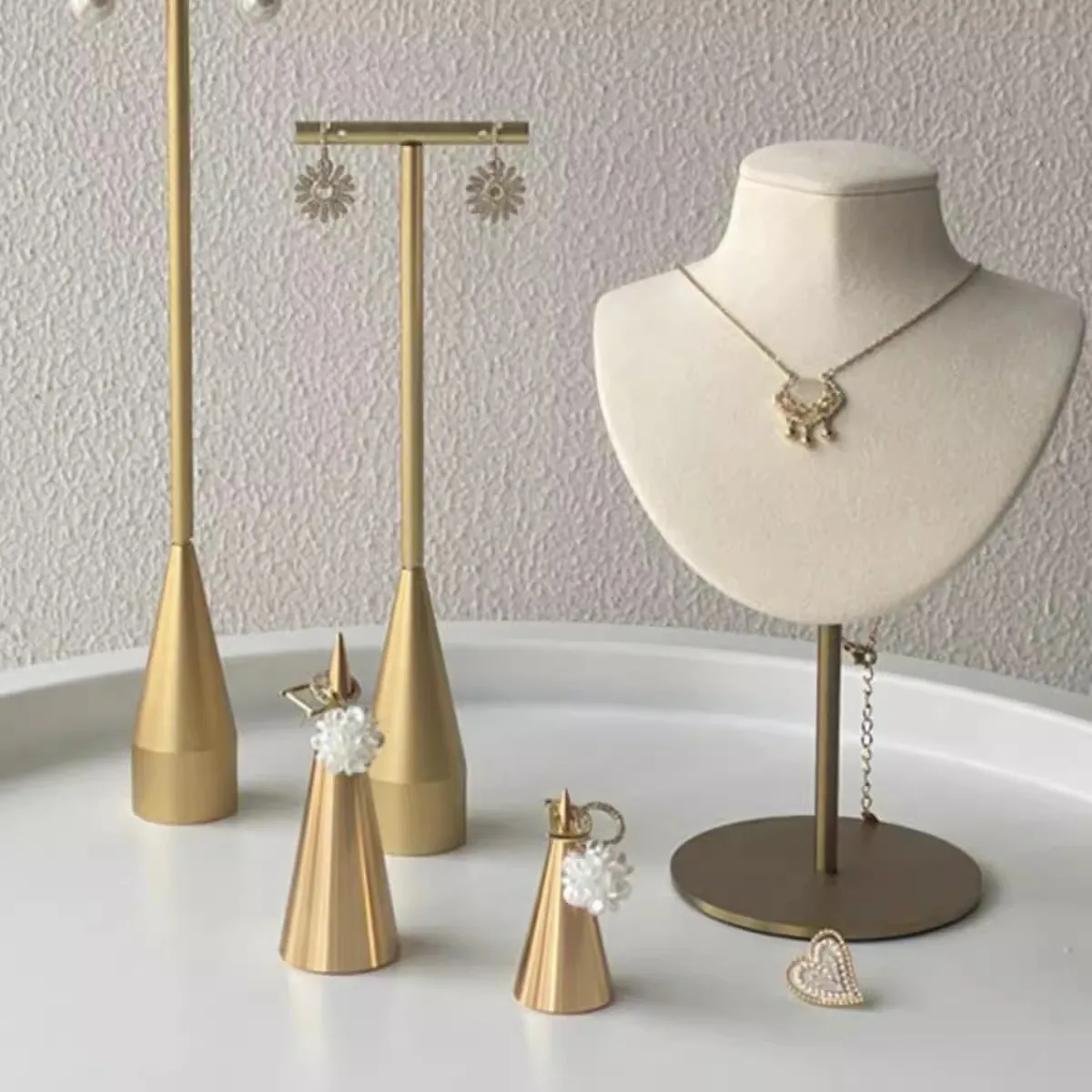 Nuovo design moda anello in metallo espositore anelli fotografia oggetti di scena in moda gioielli espositore per gioielleria