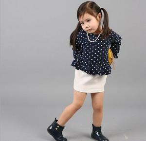 Vêtements pour enfants en gros, ensemble de 2 pièces, t-shirt à manches longues et jupe courte unie pour filles, provenant d'un fournisseur chinois - Product Image 2