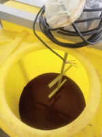 IEPP Système de dosage et d'alimentation chimique automatique pour eaux usées, avec mélangeur-pompe pour réservoir PE, moteur PLC et réglage du pH, pour chlore et acide