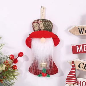 Ornement de Noël en tissu fait main avec logo personnalisé - Décoration de sapin festive à faible MOQ, Père Noël sans visage - Product Image 3