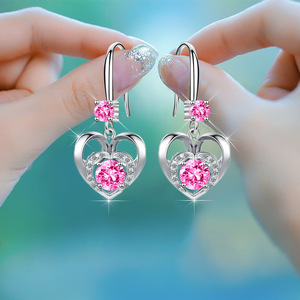 Orecchini Pendenti a Forma di Cuore, Design Elegante e Dolce, Gioielli da Donna per Uso Quotidiano e Feste, Idea Regalo - Product Image 1