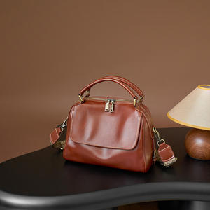 Sac à main en cuir souple, sac bandoulière en cuir pour femme, sac Boston rétro, sac à bandoulière avec poignée - Product Image 1