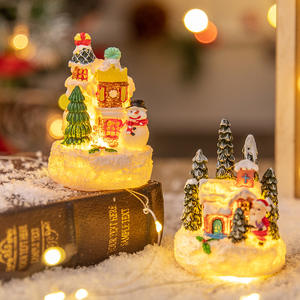Pequeña <span class=keywords><strong>Casa</strong></span> de pan de jengibre de resina navideña con Papá Noel y muñeco de nieve Micro adornos de paisaje para decoración del hogar figurita y Juguete - Product Image 4
