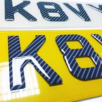 Plaque d'Immatriculation Vierge en Gel 3D Réfléchissant et Lettres Acryliques 4D pour Voiture – Couleurs Jaune et Blanc, Style Royaume-Uni – Vente en Gros