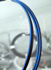 Câble de dérivation autoportant de type arc 1/2/4 fibres monomodes SM G657A1/A2 extérieur, rayures bleues, blanches, rouges, jaunes, pour FTTH - Product Image 2