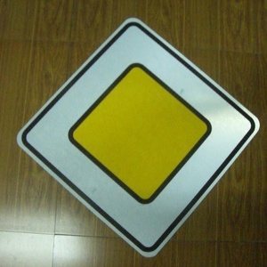 Personnalisé En Aluminium <span class=keywords><strong>Triangle</strong></span> de <span class=keywords><strong>Signalisation</strong></span> Signe de Stationnement de <span class=keywords><strong>Signalisation</strong></span> de Rue - Product Image 3