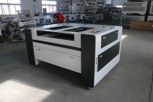 Nueva Máquina de Grabado Láser CO2 1390 de 130W, Refrigerada por Agua, con Marcado Automático de Profundidad para Acrílico, Madera, Cuero, Papel y Contrachapado - Product Image 4