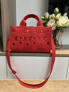 Bolso Tote Clásico con Cadena en Relieve, Bolso Bandolera Versátil con Letras Recortadas - Product Image 5