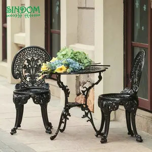 Set meja dan kursi balkon furnitur taman luar ruangan logam antik Eropa