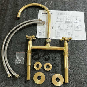 Rubinetto da <span class=keywords><strong>cucina</strong></span> classico con maniglie a croce in ottone spazzolato non verniciato, rubinetto a ponte in ottone non laccato con doccetta - Product Image 2