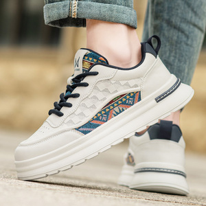 Chaussures de marche blanches pour hommes, baskets décontractées antidérapantes à bout fermé, tendance automne-hiver - Product Image 1