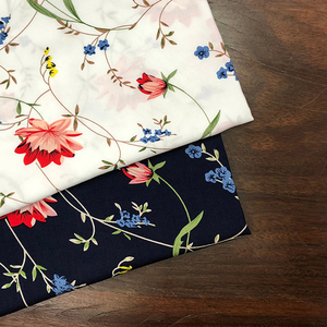 Tissu en popeline de coton imprimé floral numérique <span class=keywords><strong>Liberty</strong></span> pour robes de femmes, chemises et vêtements pour enfants - Écologique - Product Image 4