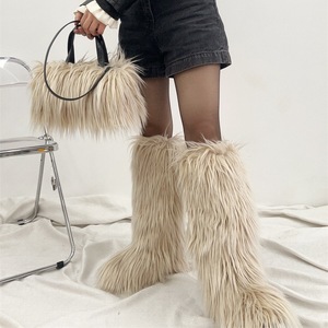 Novo Design de Botas de Neve de Pelúcia até o Joelho com Pelo Sintético de Raposa e Bolsas Combinando - Conjunto de Sapatos e Bolsas Femininas - Product Image 3