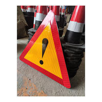 Panneau de signalisation en aluminium réfléchissant 800*1.5 de couleur personnalisée Panneau d'avertissement triangulaire pour film publicitaire routier