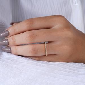 Anillo Minimalista con Banda de Diamantes para Mujer |   Anillo Apilable Delgado y Elegante de Oro, Joyería Fina y Delicada para Uso Diario - Product Image 5