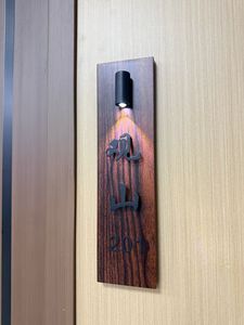 Nuevo 2026 RFQprint: Placa <span class=keywords><strong>de</strong></span> Número <span class=keywords><strong>de</strong></span> Puerta Iluminada Personalizada <span class=keywords><strong>de</strong></span> Metal/Madera para Exterior, para Hotel/Apartamento, Letrero <span class=keywords><strong>de</strong></span> Lujo con Nombre <span class=keywords><strong>de</strong></span> <span class=keywords><strong>Casa</strong></span> - Product Image 6