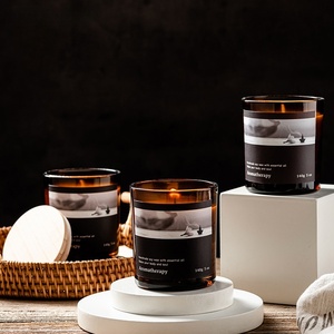 Vela Aromática Orgánica Pequeña con Aroma a Ámbar, Hecha a Mano en Botella de Vidrio, Cera de Soya, Fragancia Duradera, para Fiestas y Ramadán - Product Image 2