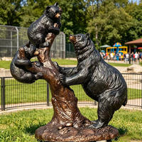 Sculpture de famille d'ours en bronze de style antique sur un souche d'arbre, moulage de haute qualité, ornement de jardin