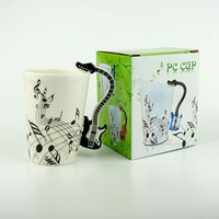 Tasse à café/lait en céramique créative en forme de guitare acoustique, bicolore, gaufrée, portable et durable, idéale pour le petit-déjeuner en famille - Offre Spéciale