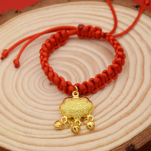 Accessoires pour animaux de compagnie en polyester rouge fait à la main mignon tissé paix serrure cloche chat collier écharpe pendentif Animal Photo accessoires pour chiens - Product Image 6