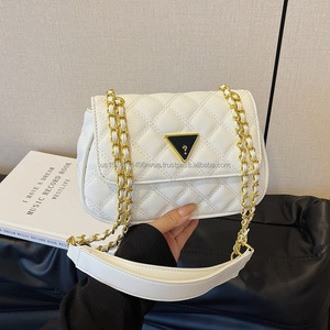 Vendeur en Ligne Sacs à Bandoulière Tendance 2025 avec Chaîne de Créateur Guess Original pour Dame - Product Image 4