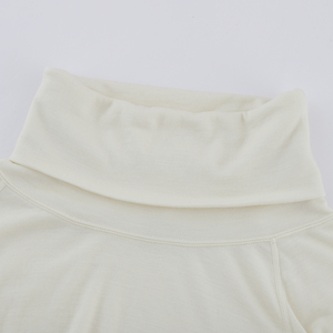 เสื้อแขนยาวผู้หญิงคอสูงสีทึบ - Product Image 3