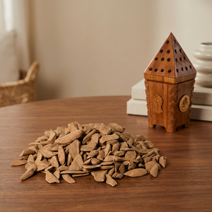 Sanai Al Namir Merauke 31A, Agarwood Gris Quemado con Vetas, Esencia Terrosa Natural para Ceremonias Tradicionales de Bakhoor - Product Image 1