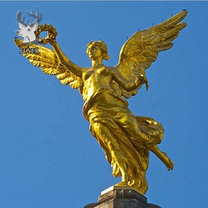 Statue de jardin extérieure en bronze coulé, grand ange garde masculin aux ailes tombantes et aux plumes détaillées, en position agenouillée - Product Image 3