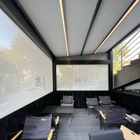 Stores enrouleurs d'extérieur personnalisés, coupe-vent et imperméables, stores pour fenêtres et terrasses