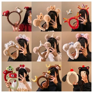 Fascia per Capelli in Peluche a Forma di Cuore con Orsetto Dolce e Carino per Neonati - Fatta a Mano, Altezza 31cm-50cm, Accessorio Versatile che Aggiunge Volume alla Corona - Product Image 3
