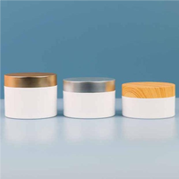 Récipient cosmétique de crème pour le visage en plastique PET pour crème pour le visage Pot en plastique blanc avec capuchon en bambou